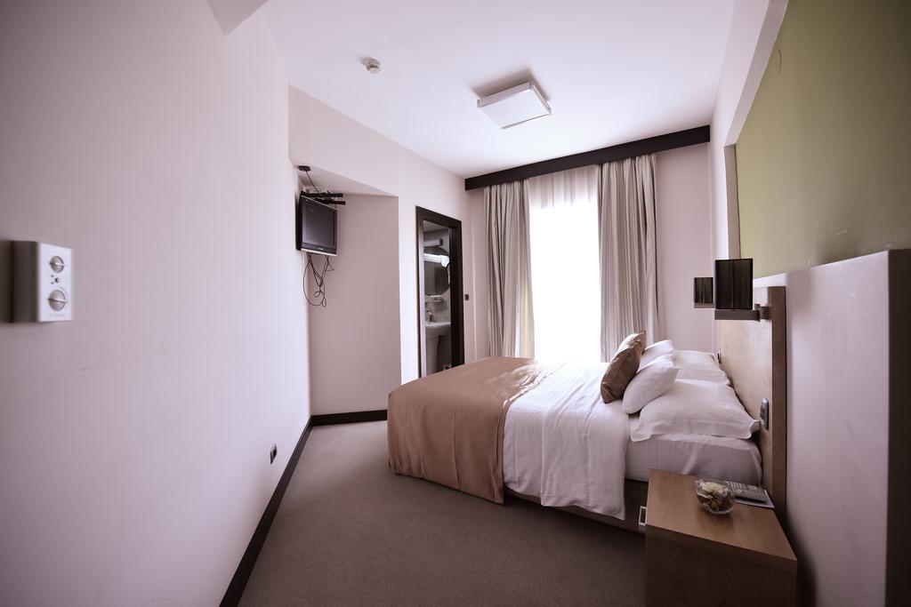 City Hotel Podgorica Bilik gambar
