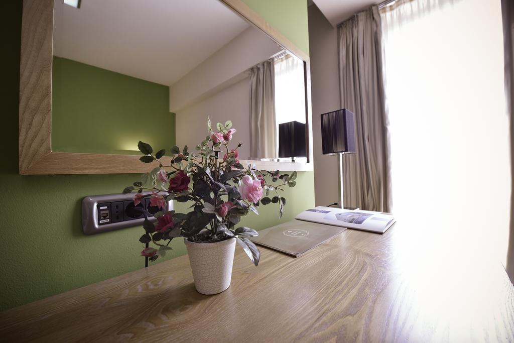City Hotel Podgorica Bilik gambar