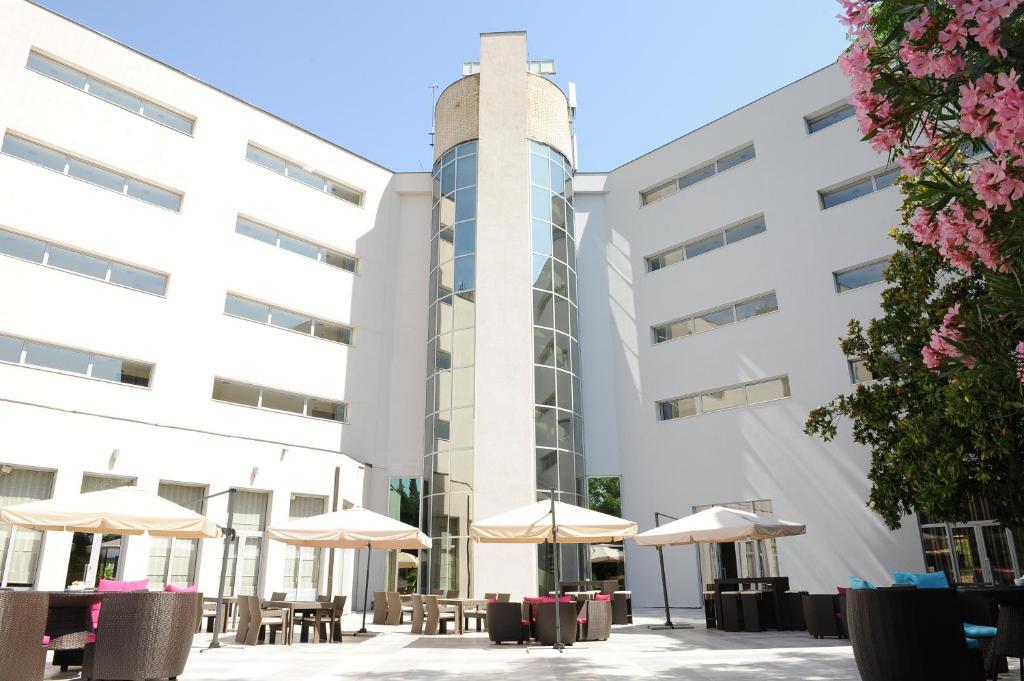 City Hotel Podgorica Luaran gambar