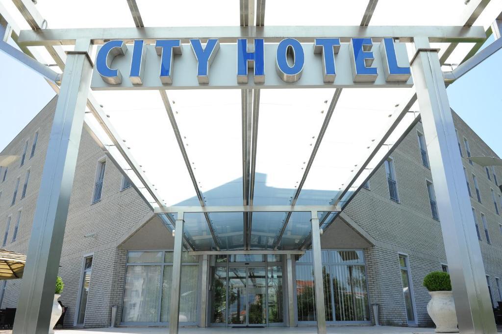 City Hotel Podgorica Luaran gambar