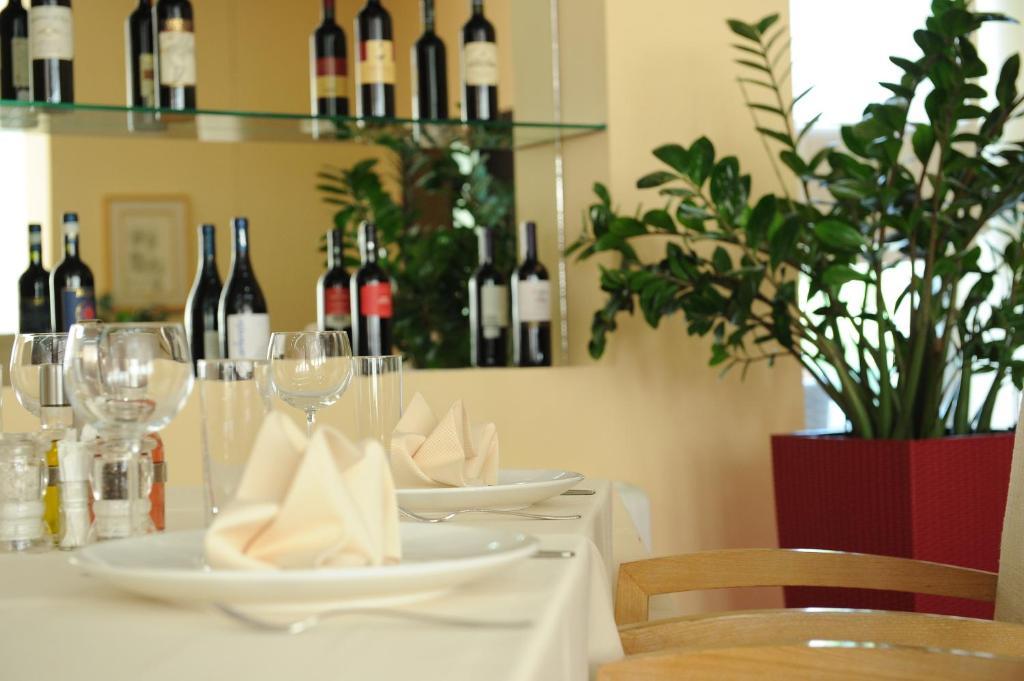 City Hotel Podgorica Luaran gambar