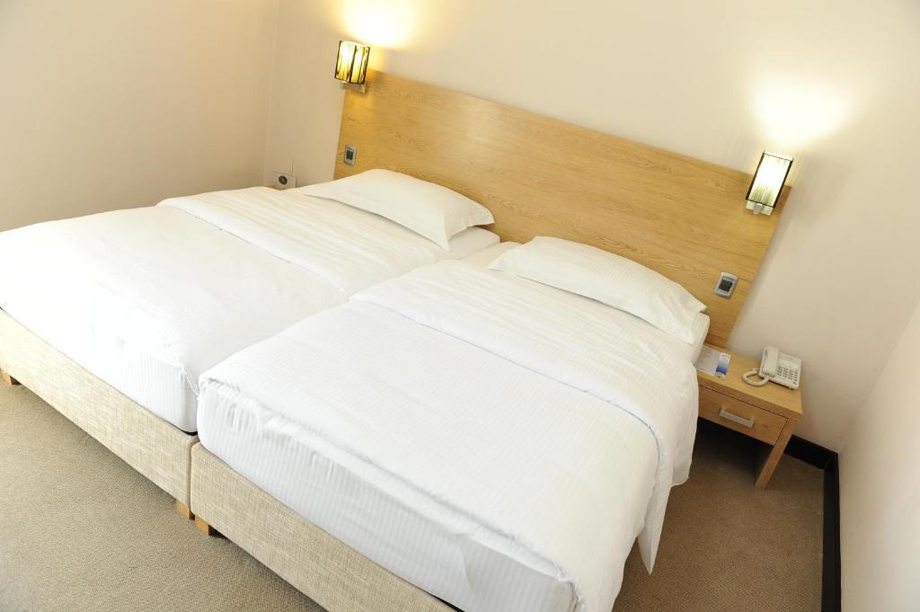 City Hotel Podgorica Bilik gambar