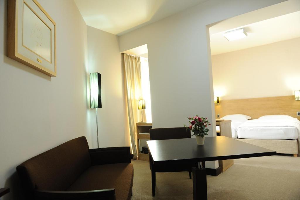 City Hotel Podgorica Bilik gambar