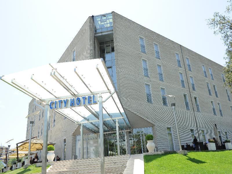 City Hotel Podgorica Luaran gambar