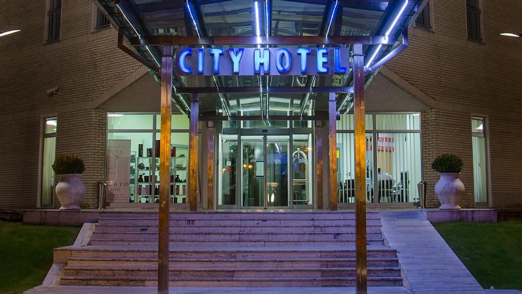City Hotel Podgorica Luaran gambar
