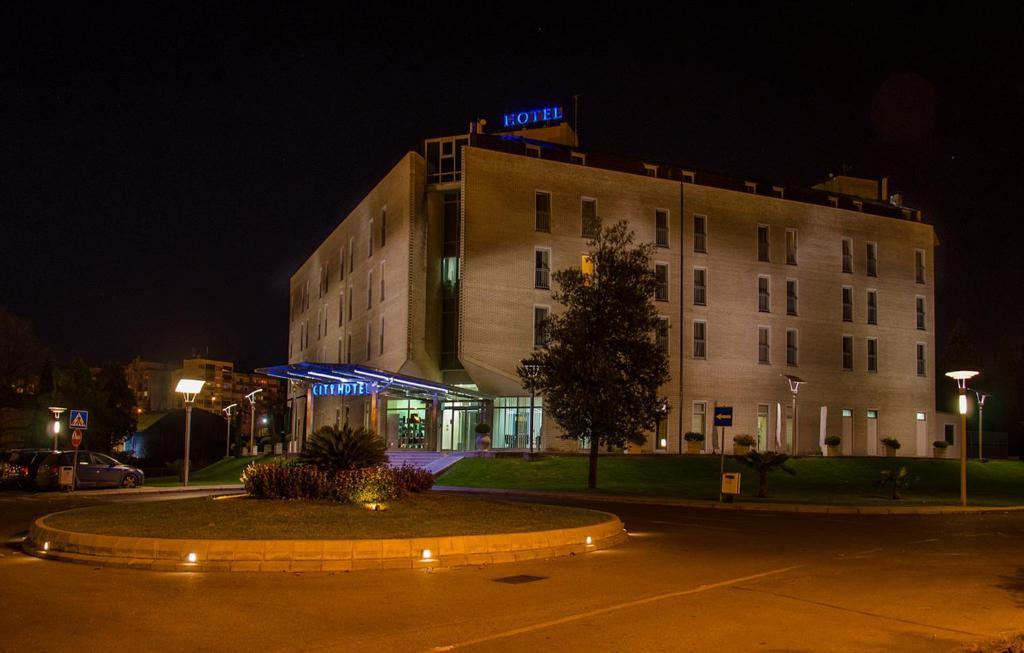 City Hotel Podgorica Luaran gambar