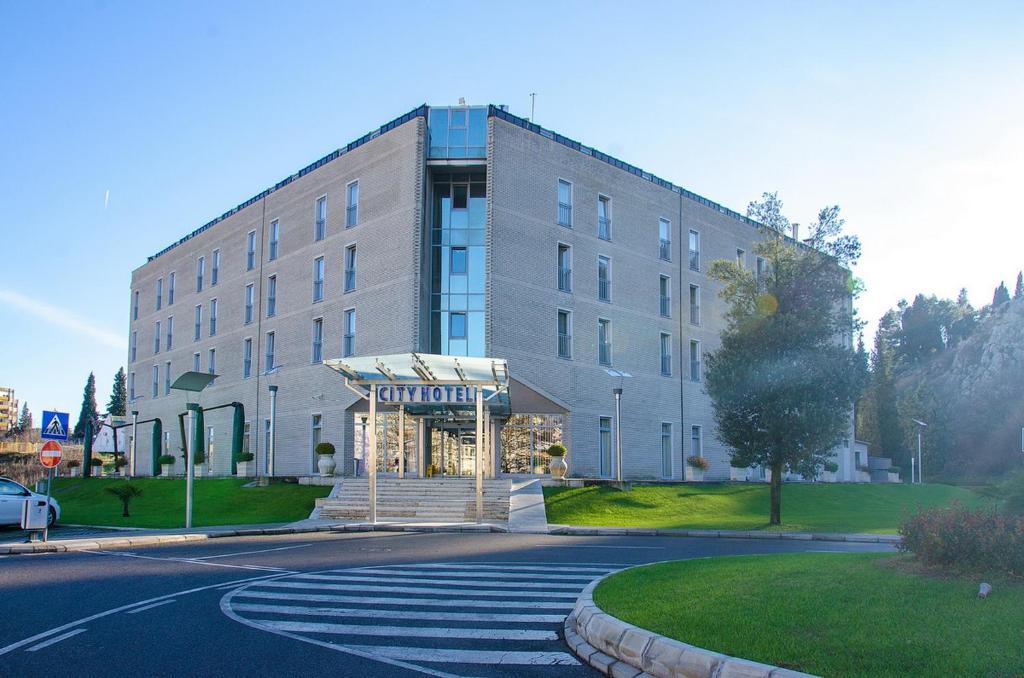 City Hotel Podgorica Luaran gambar